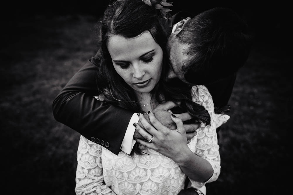 photographe mariage yvelines - mariage champetre en normandie - eure - mariage boheme - photo de couple en noir et blanc