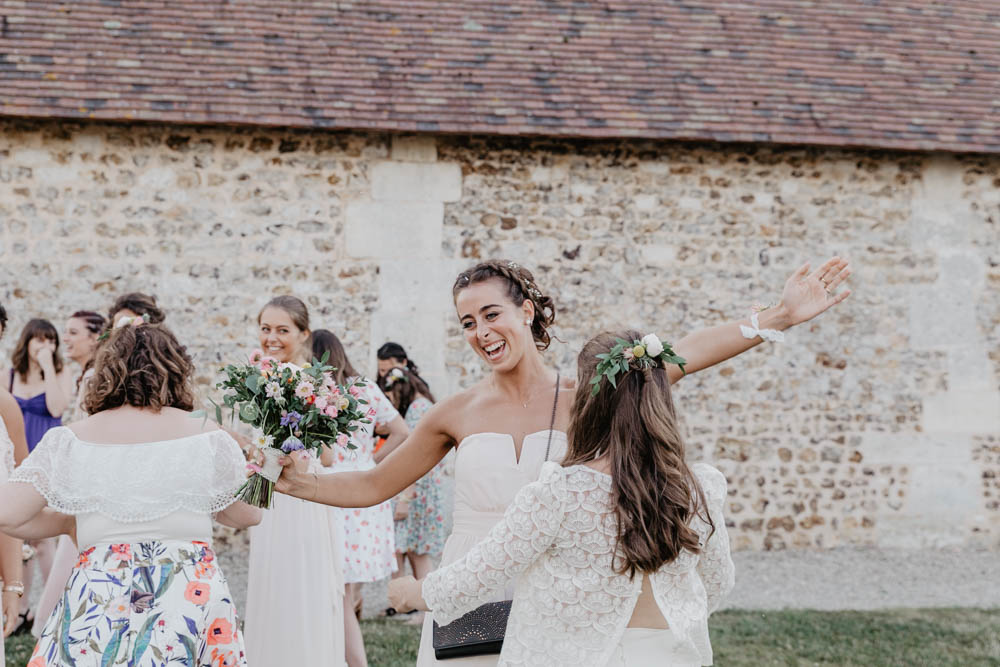 lancer du bouqet de la mariée - bouquet champetre - mariage boheme en normandie - photographe mariage evreux