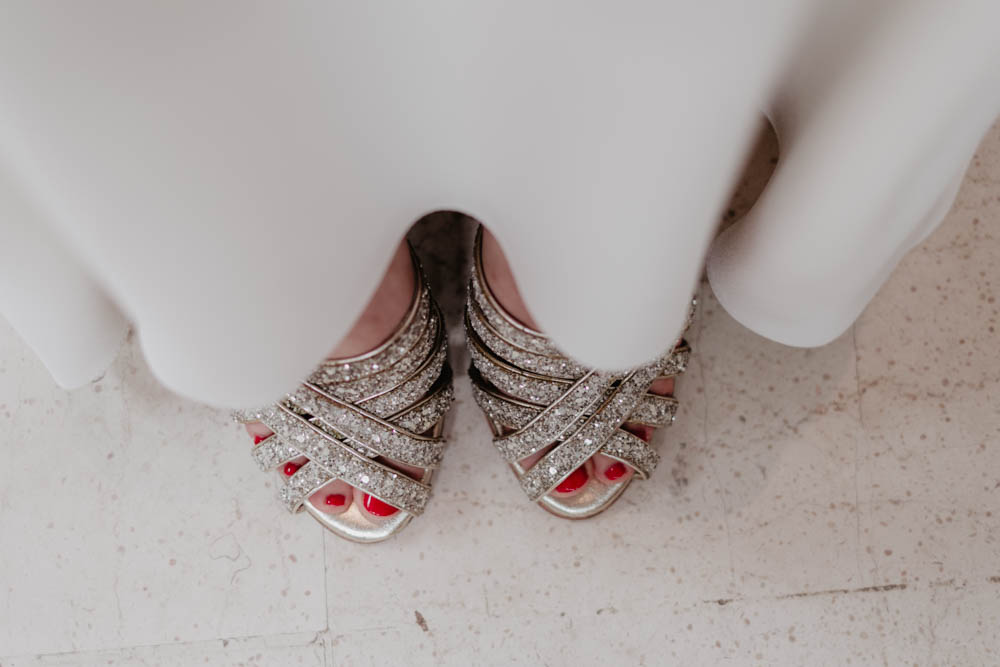 mariage champetre en normandie - mariage boheme chic - dans le calvados - photographe de mariage evreux - chaussures à paillettes - de la mariée