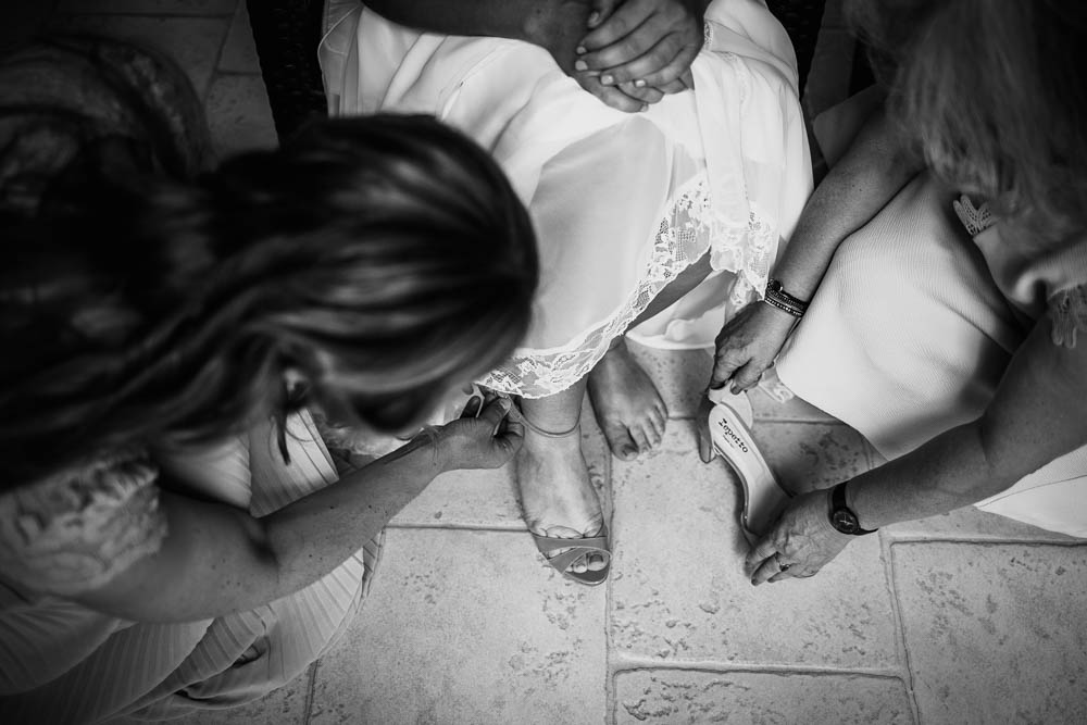 chaussures repetto - mariage champetre - habillage de la mariee - photographe mariage - eure et loir - yvelines