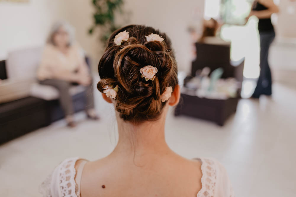 coiffure champetre - mariage champetre - boheme - fleurs dans les cheveux