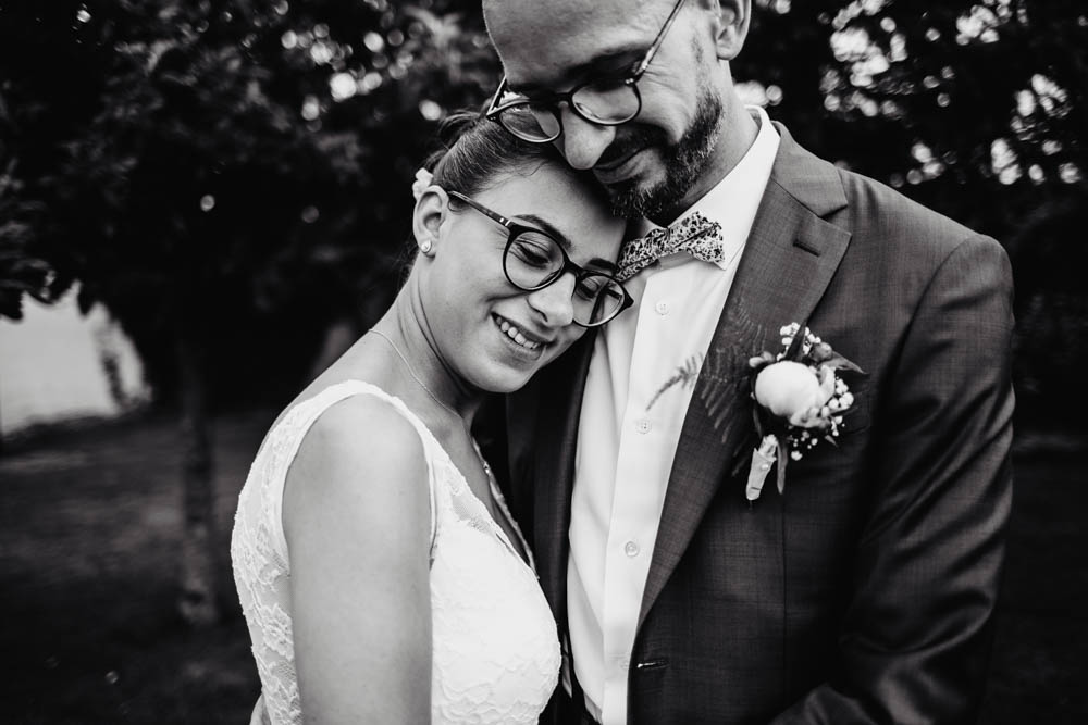 photo de couple - maries - noir et blanc - photographe mariage eure et loir - chartres - yvelines