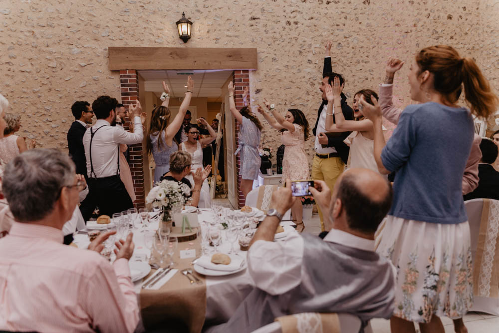 entree des maries - salle de reception - mariage champetre - photographe mariage eure et loir