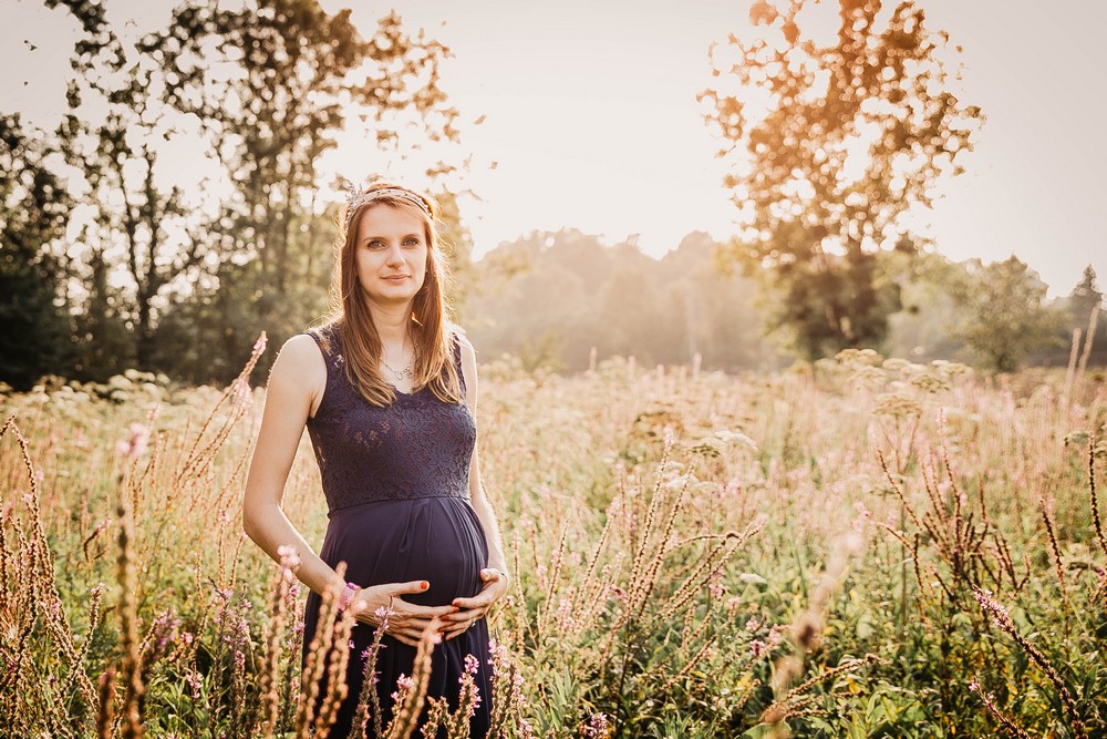golden hour - mum to be - enceinte - photo de grossesse - photographe eure et loir - future maman