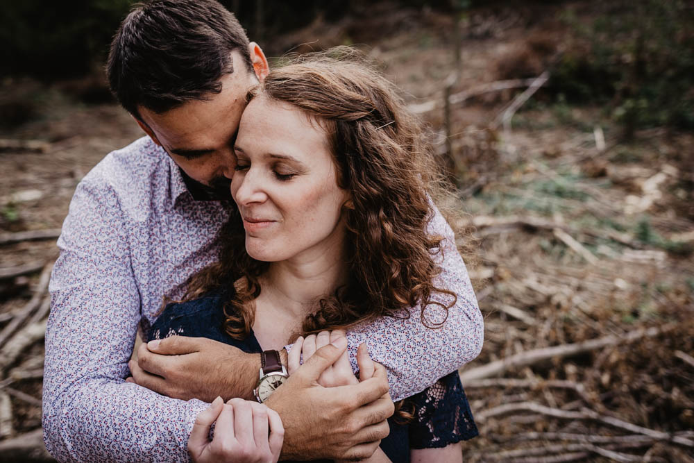 couple amoureux - mariage 2019 - une seance engagement - photographe mariage - foret - eure et loir - eure