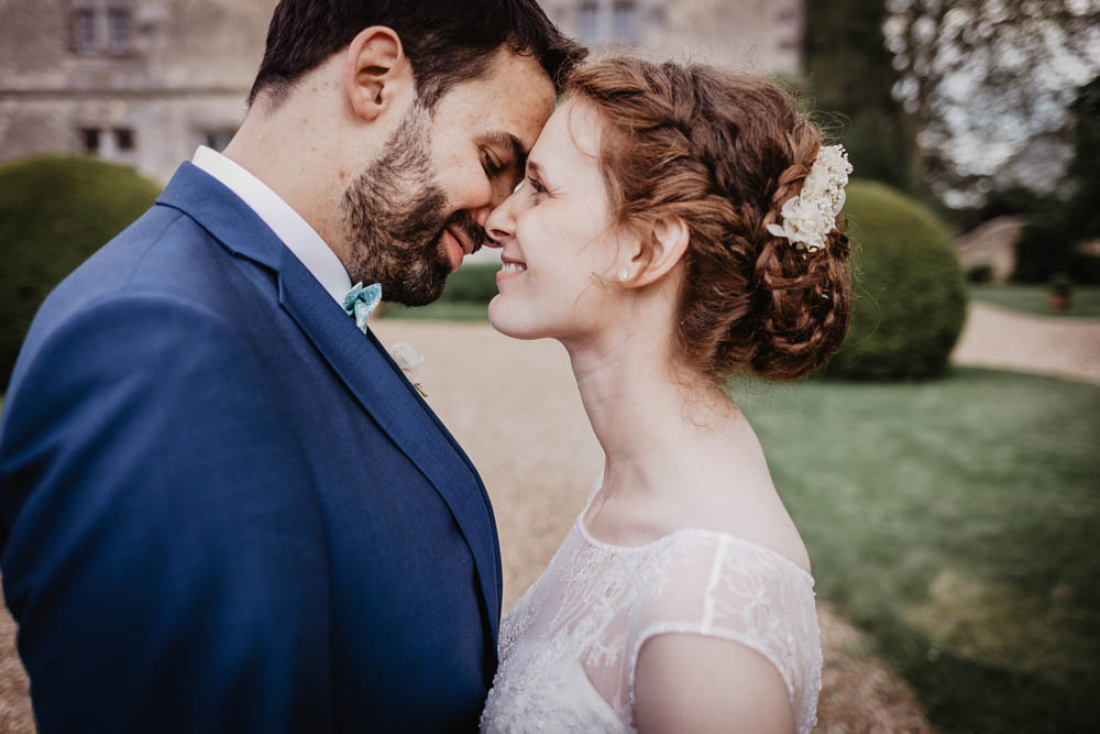 mariage champetre - manoir de vacheresses - photographe eure et loir - photos de couple - naturel - amour - ceremonie laique