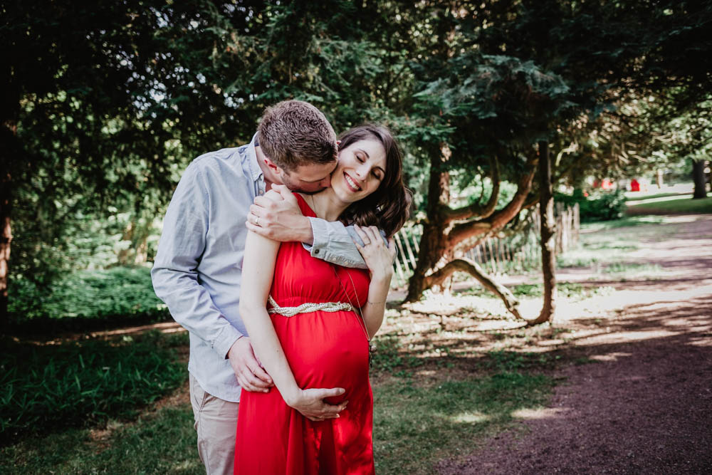 bidon rond - femme enceinte - shooting grossesse chartres - photographe eure et loir - amour - couple in love