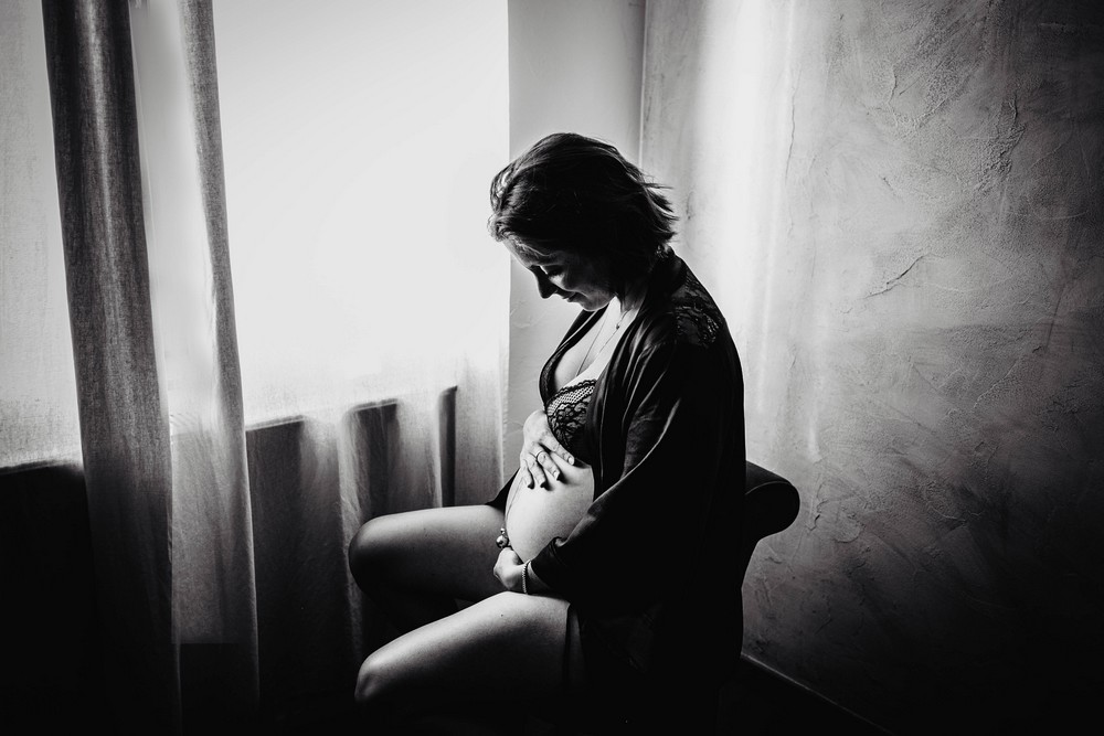 photographe eure et loir - shooting photo grossesse - shooting femme enceinte - seance photo boudoir - photographe chartres - maternité