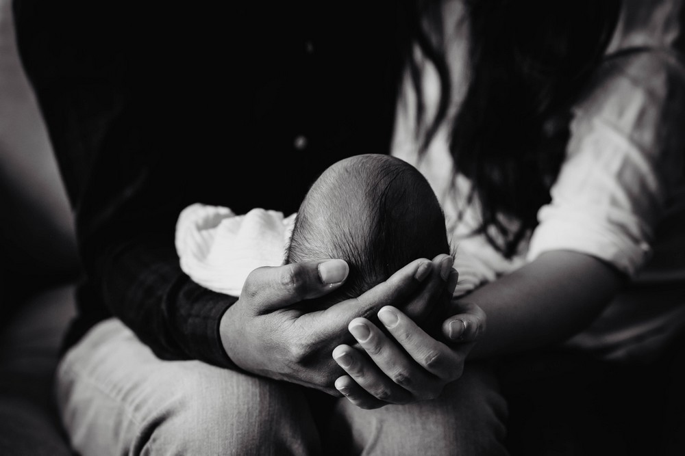 photographe verneuil sur avre - senonches - eure et loir - chartres - dreux - shooting photo nouveau né à la maison - seance photo avec bébé