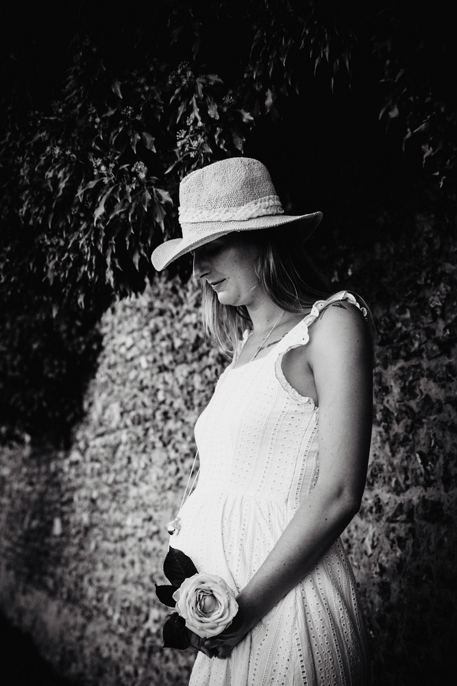 photographe grossesse senonches - dreux - verneuil sur avre - chartres - portrait de femme enceinte - faire un shooting photo de grossesse à la maison - eure et loir