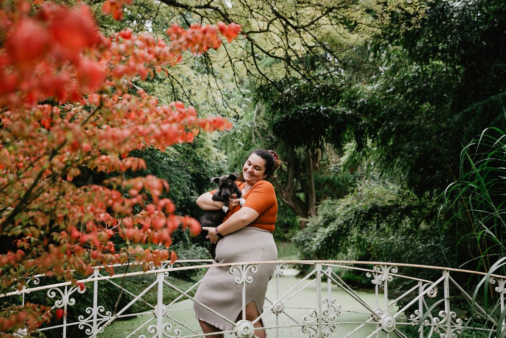 photographe eure et loir - shooting photo d une jeune femme avec son chien - seance photo femme - senonches - verneuil sur avre - chartres - dreux